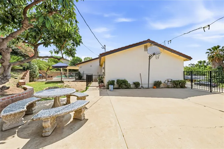 6691 Orangewood, Highland, California 92346