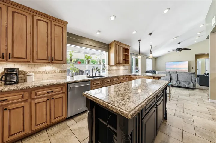 6691 Orangewood, Highland, California 92346