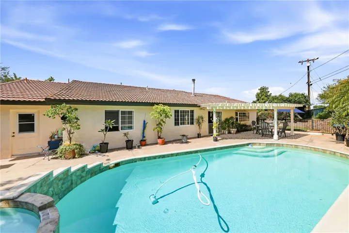 6691 Orangewood, Highland, California 92346