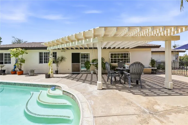 6691 Orangewood, Highland, California 92346