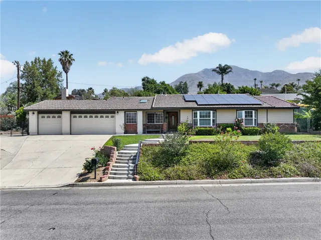 6691 Orangewood, Highland, California 92346