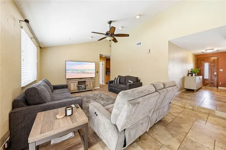 6691 Orangewood, Highland, California 92346