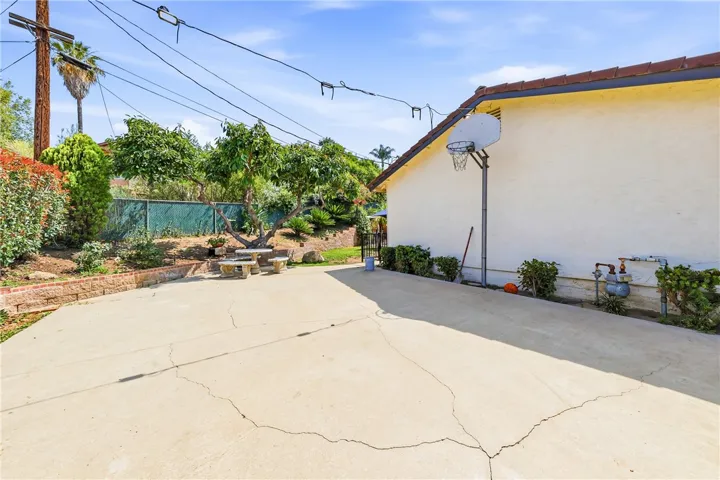 6691 Orangewood, Highland, California 92346