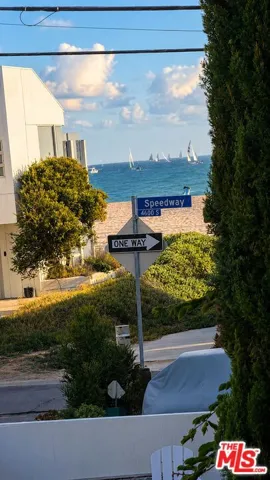 25 Privateer Street, Venice, California 90292