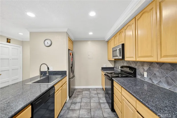 2521 W Sunflower H6, Santa Ana, California 92704