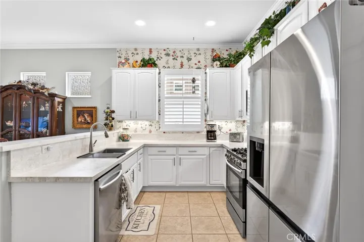 Pull-out Drawers in Lower Kitchen Cabinets