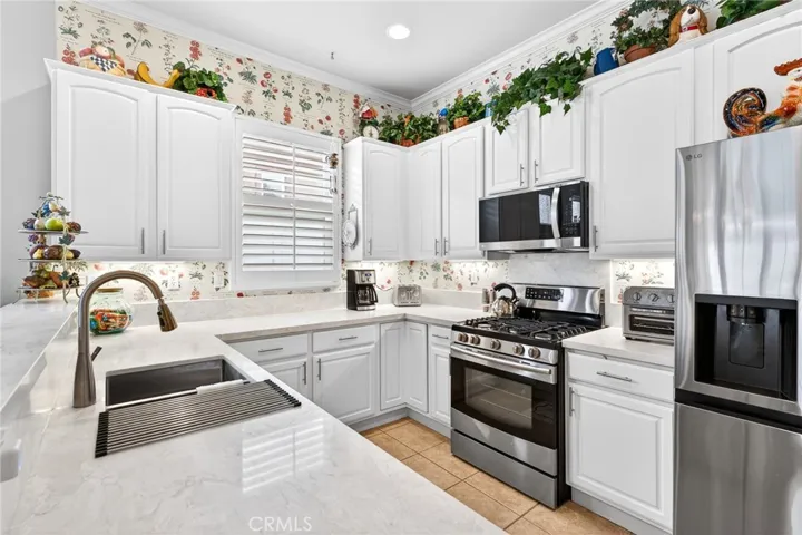 Quartz Countertops and Stainless Steel Appliances in Kitchen