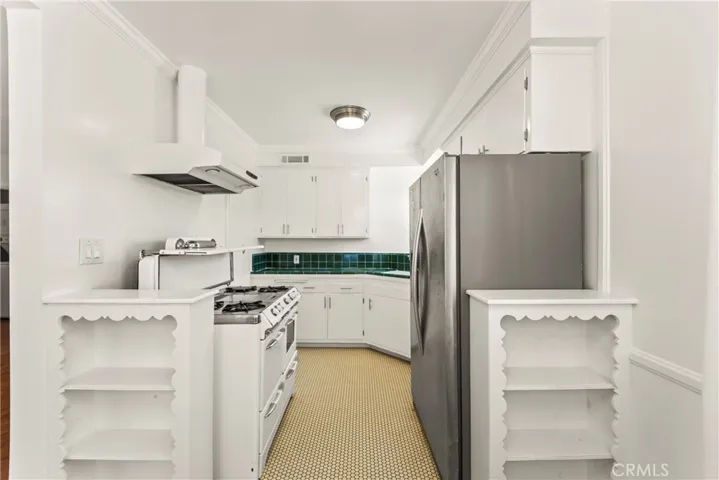 1745 N Mariposa, Los Angeles, California 90027