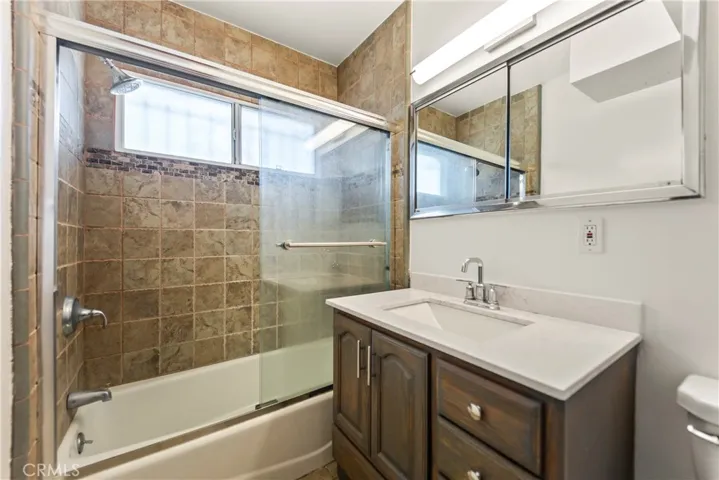 1745 N Mariposa, Los Angeles, California 90027