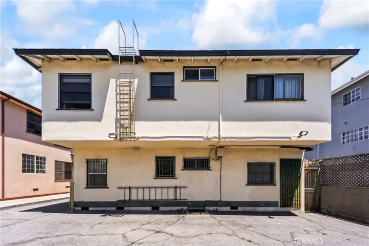 1745 N Mariposa, Los Angeles, California 90027