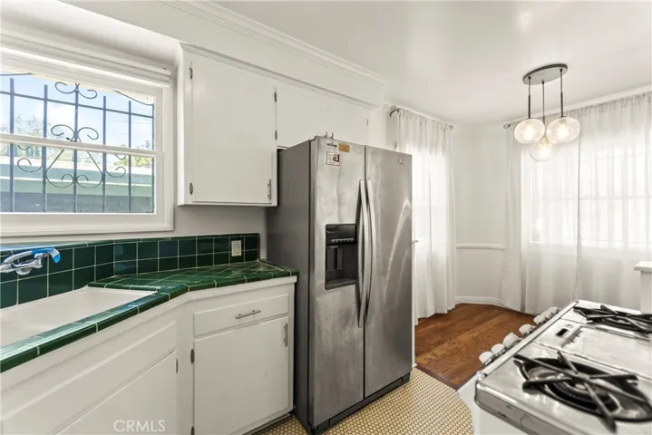 1745 N Mariposa, Los Angeles, California 90027