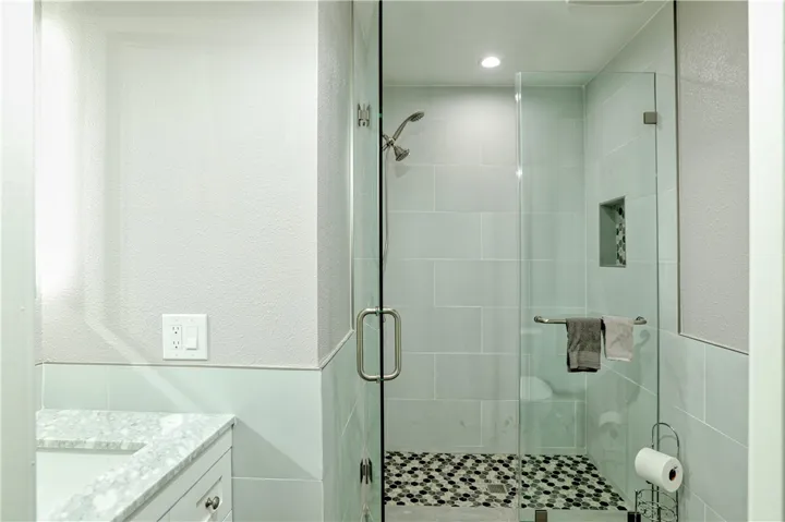 2nd level bathroom