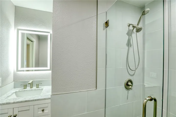 2nd level bathroom