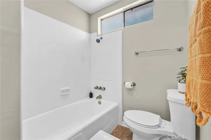 114 N Eucalyptus Avenue 7, Inglewood, California 90301