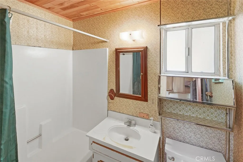 Full bathroom located off of kitchen.