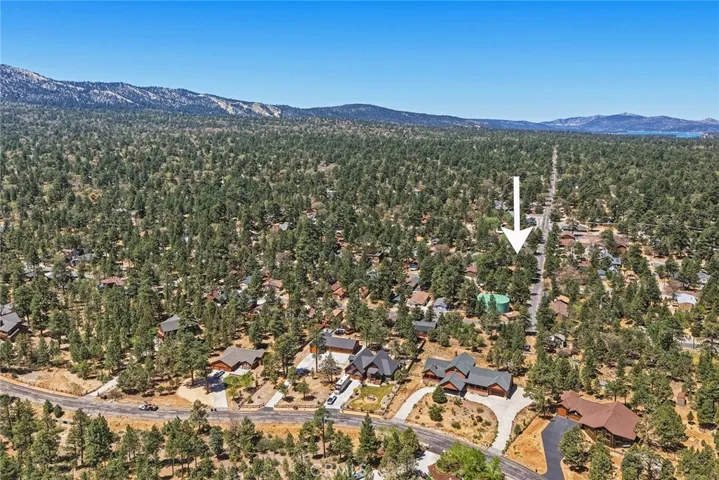 Mountain Biking or skiing anyone? Great location, close to Bear Mountain Ski area.