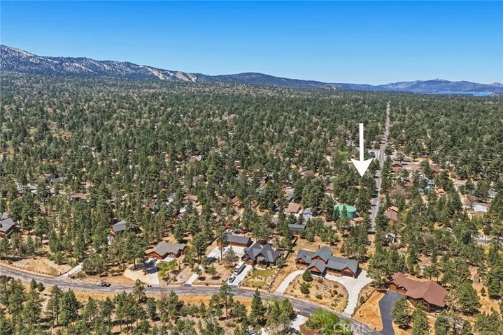 Mountain Biking or skiing anyone? Great location, close to Bear Mountain Ski area.
