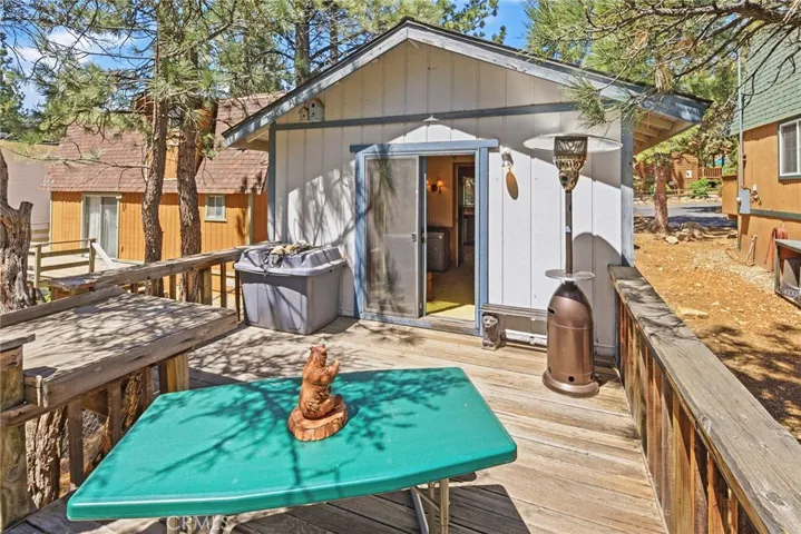 Large back deck.