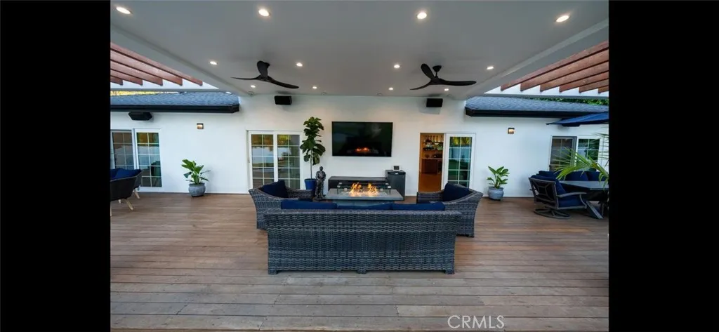 9150 Zelzah Avenue, Northridge, California 91325