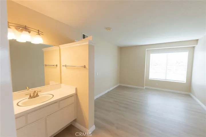 4 Van Buren 313, Irvine, California 92620