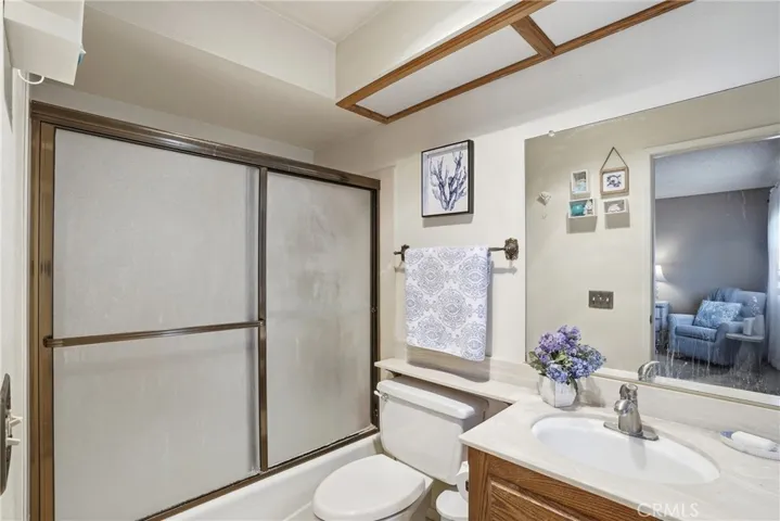 Hallway Bathroom, Upper Level