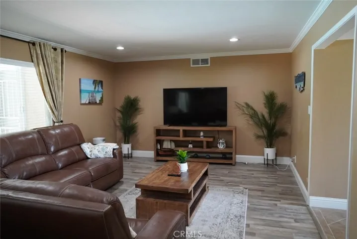 6281 N 9th, Fresno, California 93710