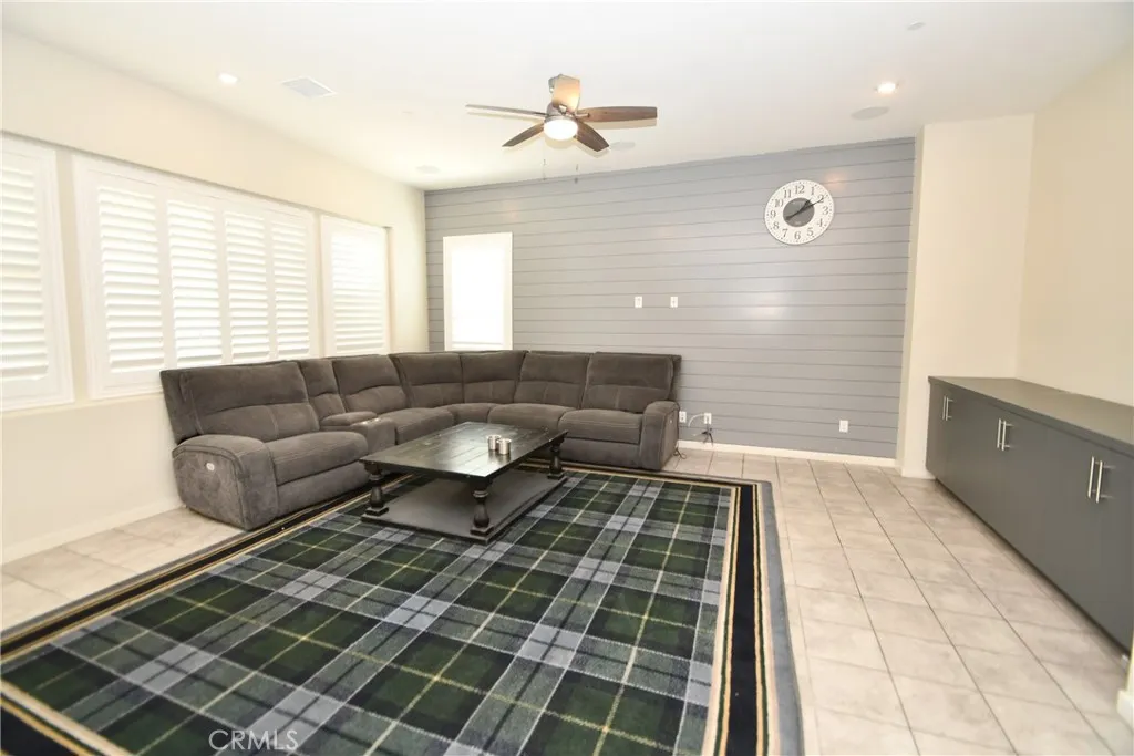15743 Butterfly, Fontana, California 92336 — photo 4