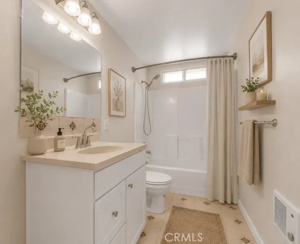 Virtually staged