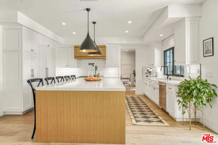 18321 Lake Encino Drive, Encino, California 91316