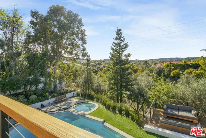 18321 Lake Encino Drive, Encino, California 91316