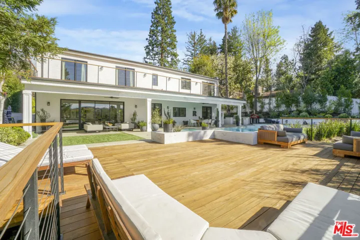 18321 Lake Encino Drive, Encino, California 91316