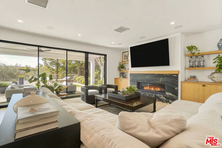 18321 Lake Encino Drive, Encino, California 91316