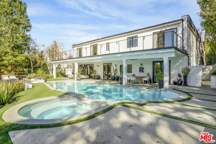 18321 Lake Encino Drive, Encino, California 91316
