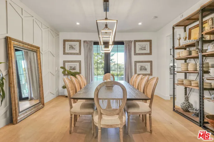 18321 Lake Encino Drive, Encino, California 91316
