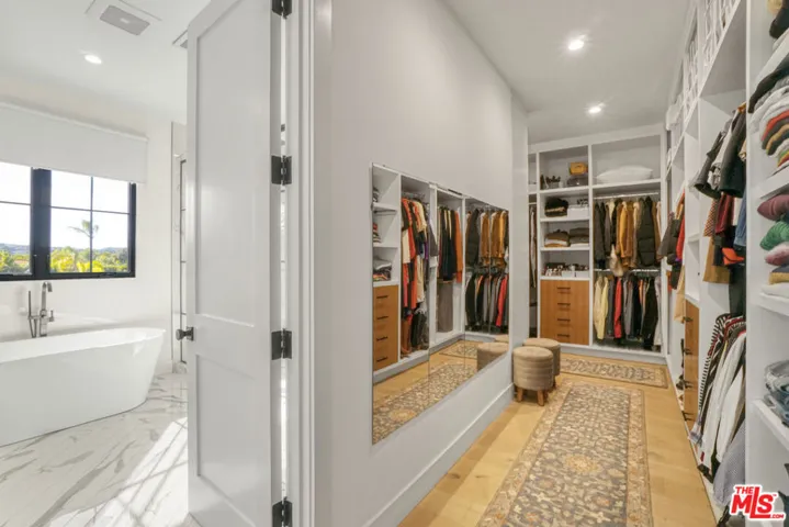 18321 Lake Encino Drive, Encino, California 91316