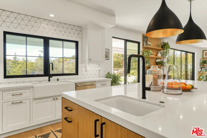 18321 Lake Encino Drive, Encino, California 91316