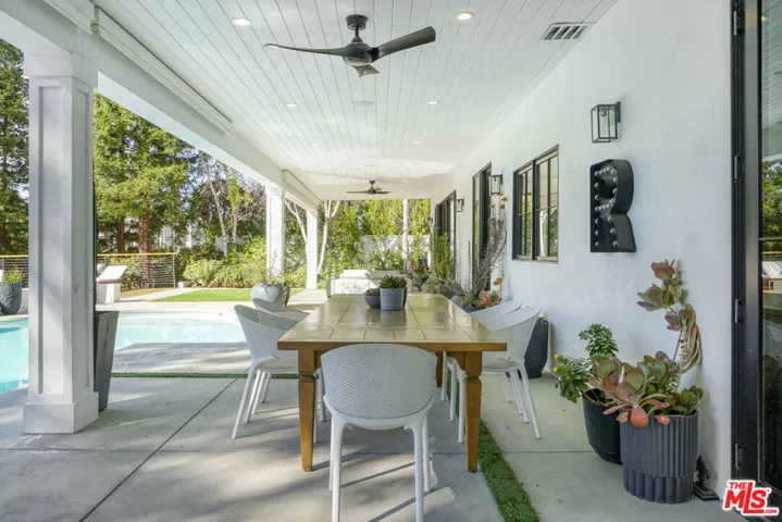 18321 Lake Encino Drive, Encino, California 91316