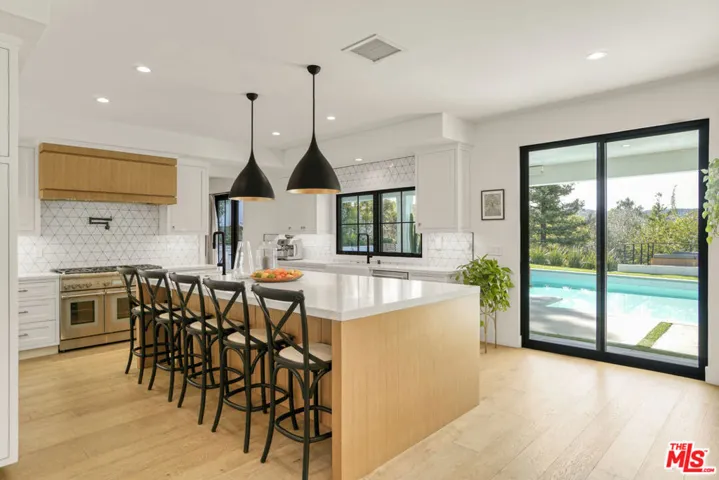 18321 Lake Encino Drive, Encino, California 91316