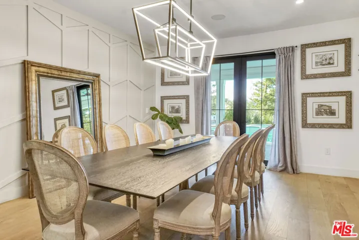 18321 Lake Encino Drive, Encino, California 91316
