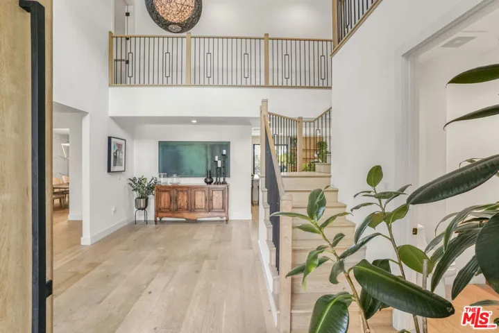 18321 Lake Encino Drive, Encino, California 91316