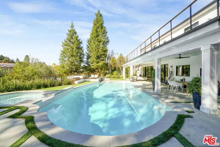 18321 Lake Encino Drive, Encino, California 91316
