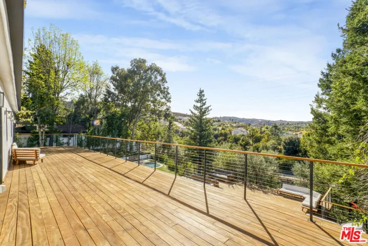 18321 Lake Encino Drive, Encino, California 91316