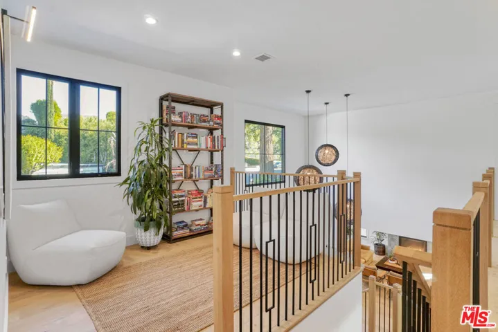 18321 Lake Encino Drive, Encino, California 91316