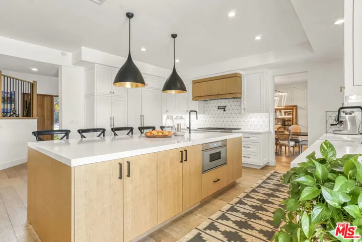 18321 Lake Encino Drive, Encino, California 91316