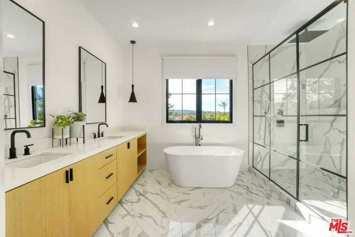 18321 Lake Encino Drive, Encino, California 91316