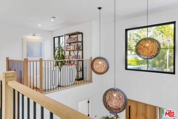 18321 Lake Encino Drive, Encino, California 91316