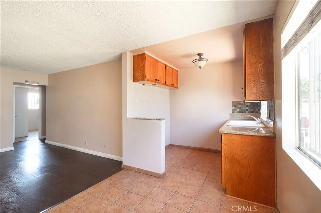 Unit #481:Dine Area & Kitchen