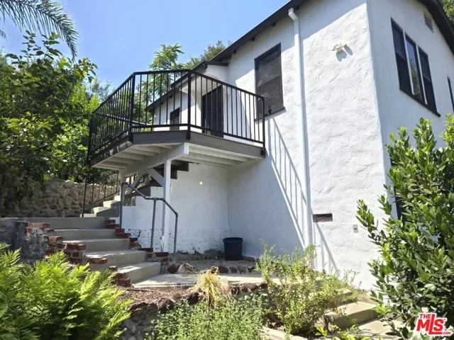 2049 Lake Shore Avenue, Los Angeles, California 90039