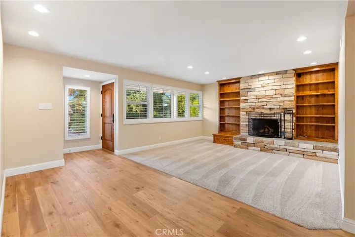 Living Room with fireplace