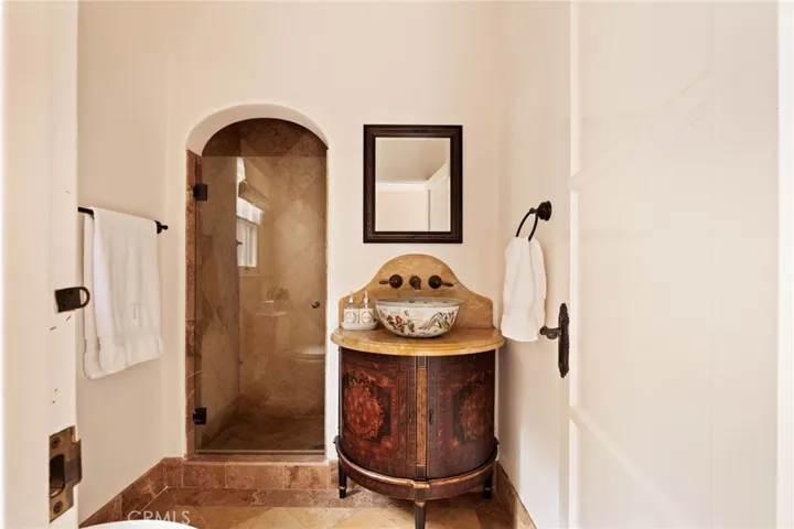 DOWNSTAIRS SUITE 3